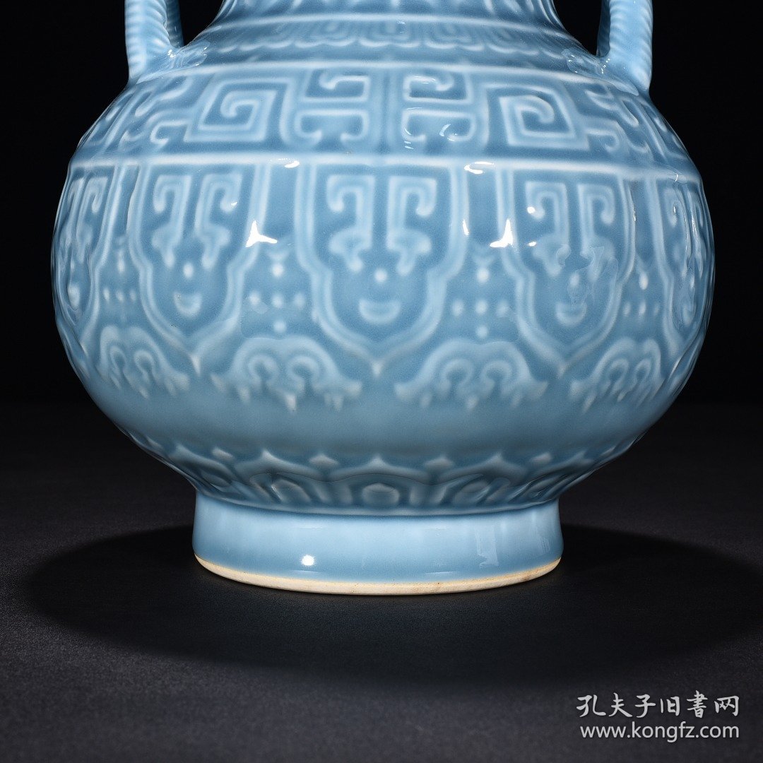 旧藏 清乾隆粉青釉梵文双系尊 高21厘米 宽18厘米