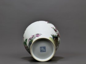 清雍正珐琅彩大吉大利鸡趣纹梅瓶 32/21