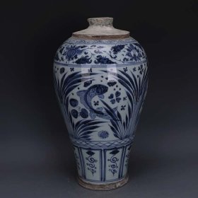 青花手绘鱼藻纹梅瓶