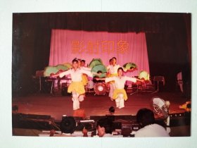 九十年代中学生表演舞蹈照片