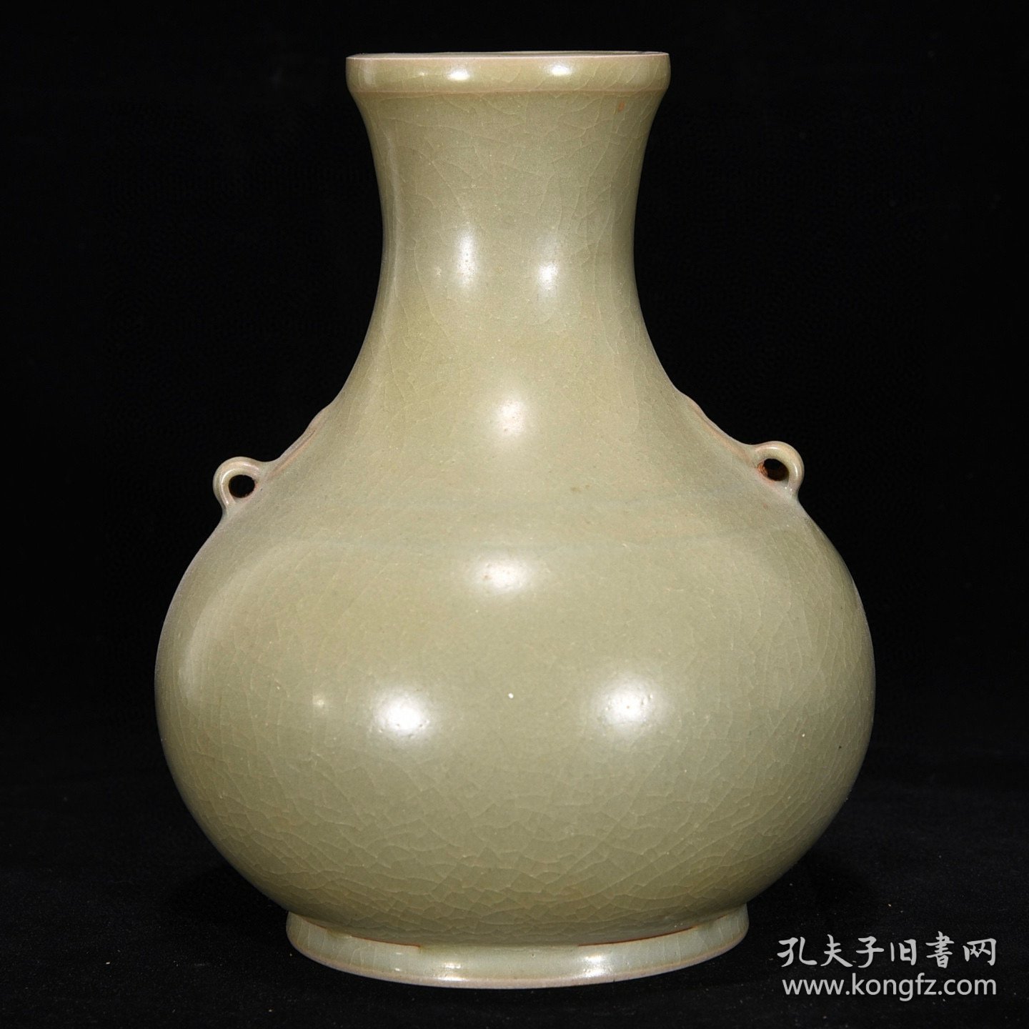 回流宋汝窑大肚瓶，高17厘米，直径14厘米