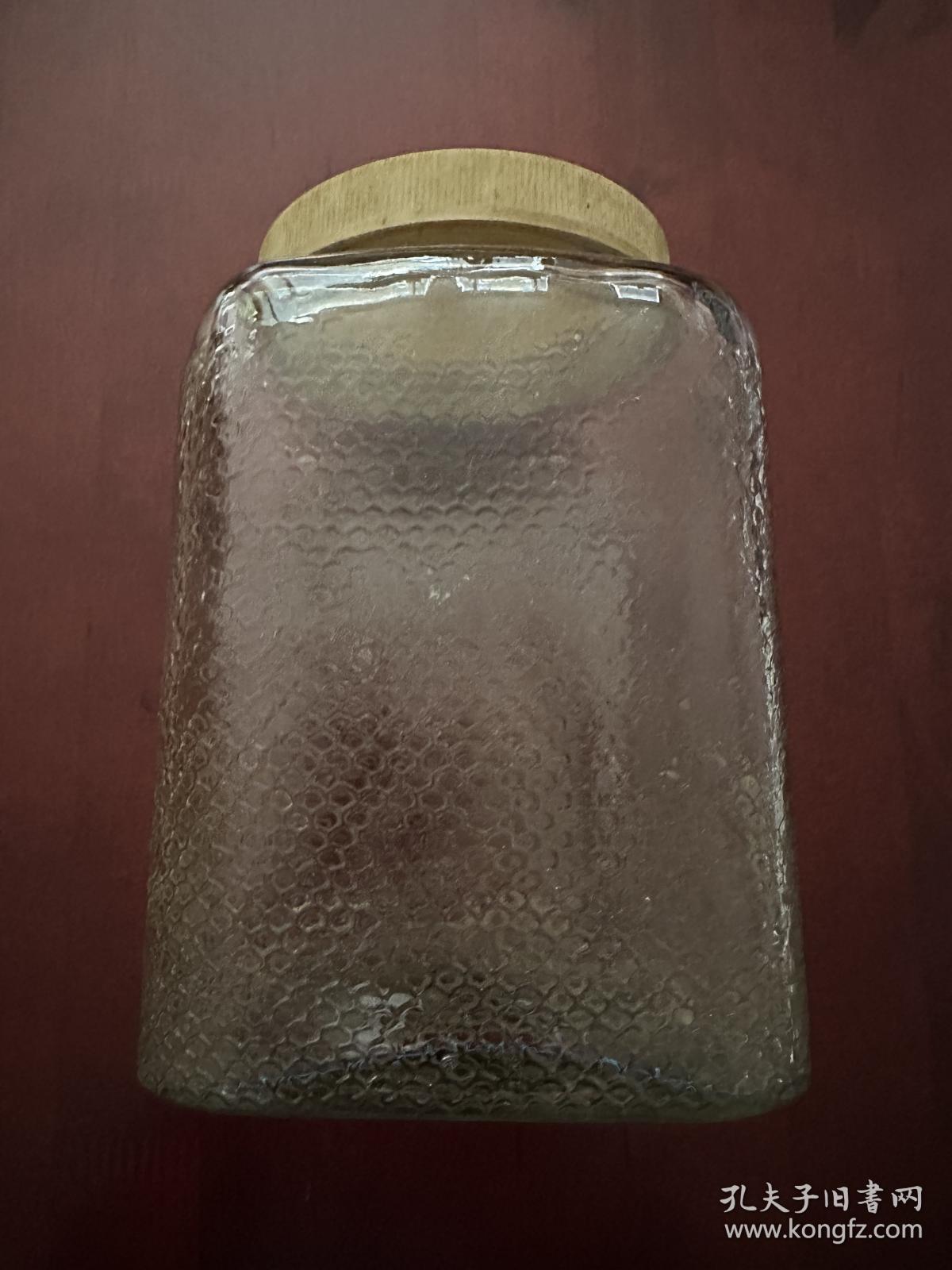 鱼鳞纹玻璃瓶