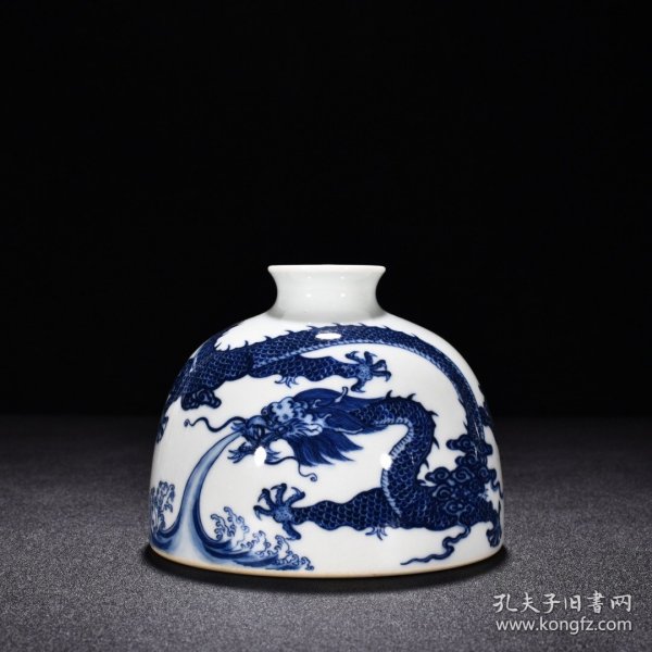 清乾隆青花龙纹太白尊 高9.6厘米 宽12厘米