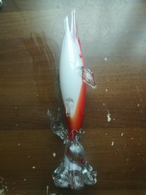 文革玻璃海豚花瓶 红色琉璃