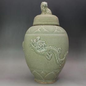 越窑秘色瓷青釉雕刻花龙大盖罐