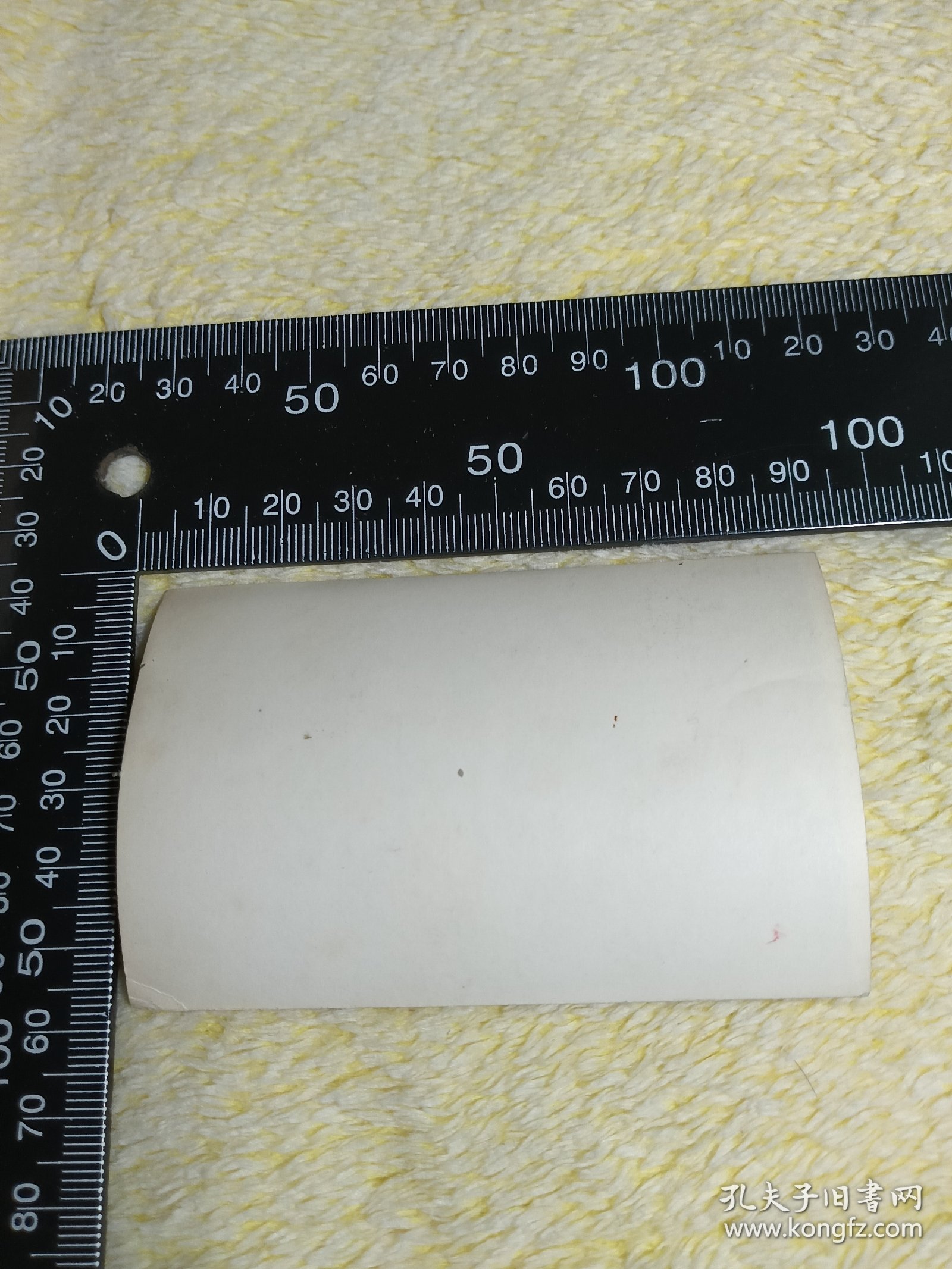 精品老照片，一群男女知青，表情状态各异，应该是还没准备好就拍了，很自然，B28