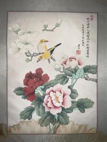 黄均，原装镜片，工笔绢本，1987年2月被聘任为中央文史研究馆馆员。他是中国美术家协会会员、北京古都书画研究院院长、北京工笔重彩画会副会长、中山书画社顾问、东方书画社顾问及中国口岸协会书画研究会顾问