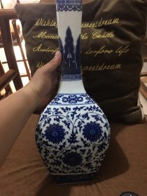 民国青花大号方型长颈瓶，器型少见，发色好，画工精细，完整，老瓷器收藏佳品