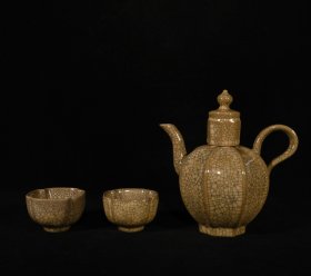 哥窑大宋御哥款酒壶一套，壶19×18厘米，杯4.6×7.3厘