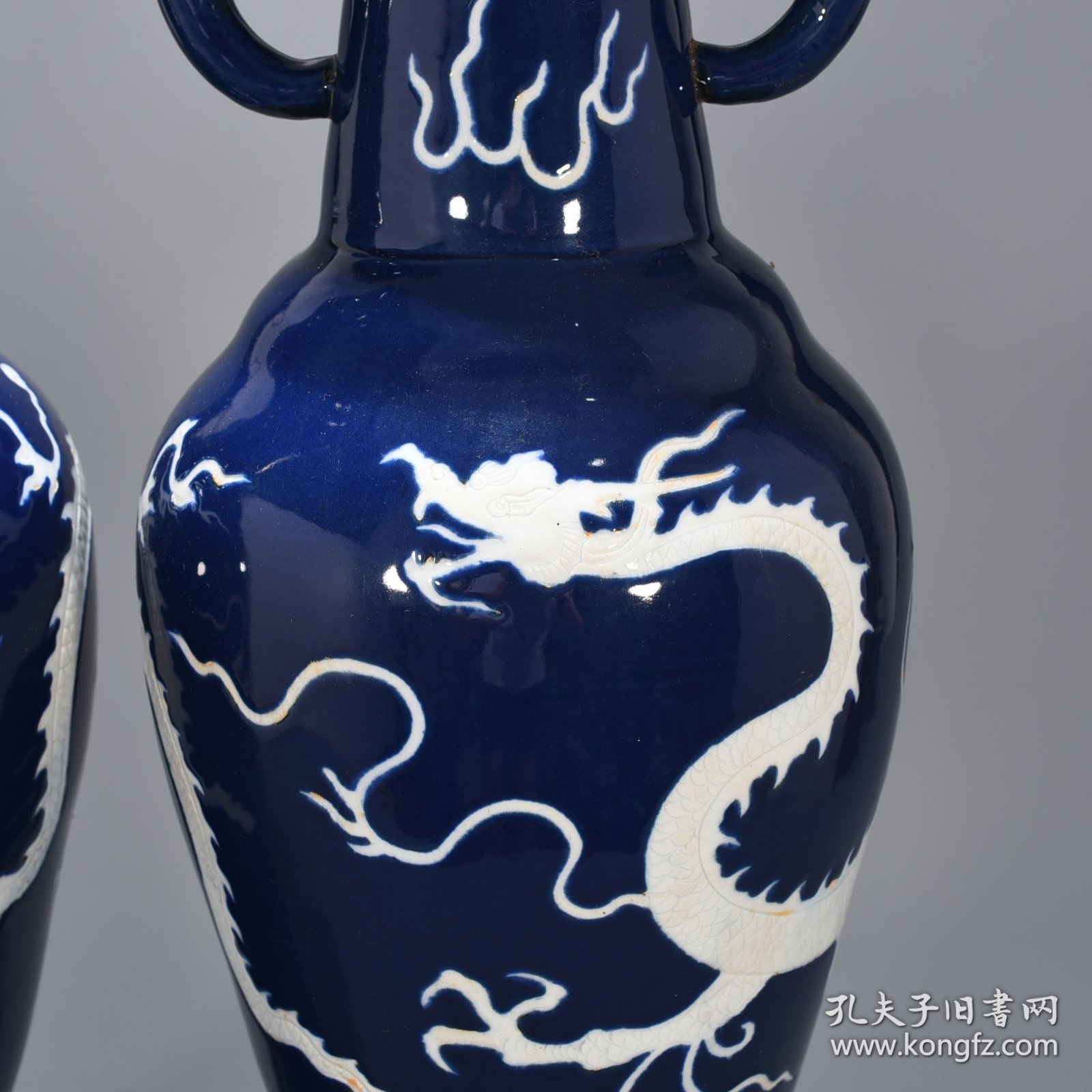 元祭蓝釉刻白龙纹象耳瓶 64*20厘米