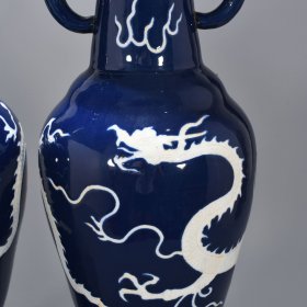 元祭蓝釉刻白龙纹象耳瓶 64*20厘米