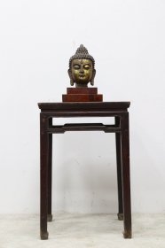 香几，榆木材质，黑大漆，方面缩腰，隆起牙板，四面弯称，方腿马蹄足，做工简洁精致，彰显时代气息，造型独特完美，无修无改，源头货源，难得的源头老物件，尺寸如图