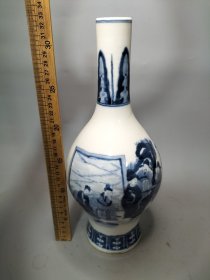 青花橄榄瓶
