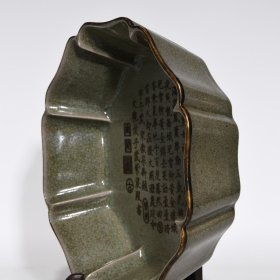 汝窑包口刻诗花口洗