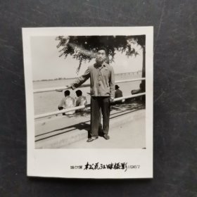 老照片：1967年松花江畔摄影