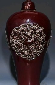 元祭红釉开光贴花梅瓶，1.5万