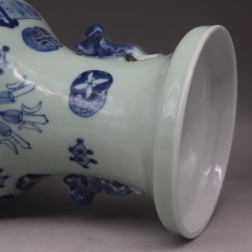 清青花博古纹双耳瓶一对