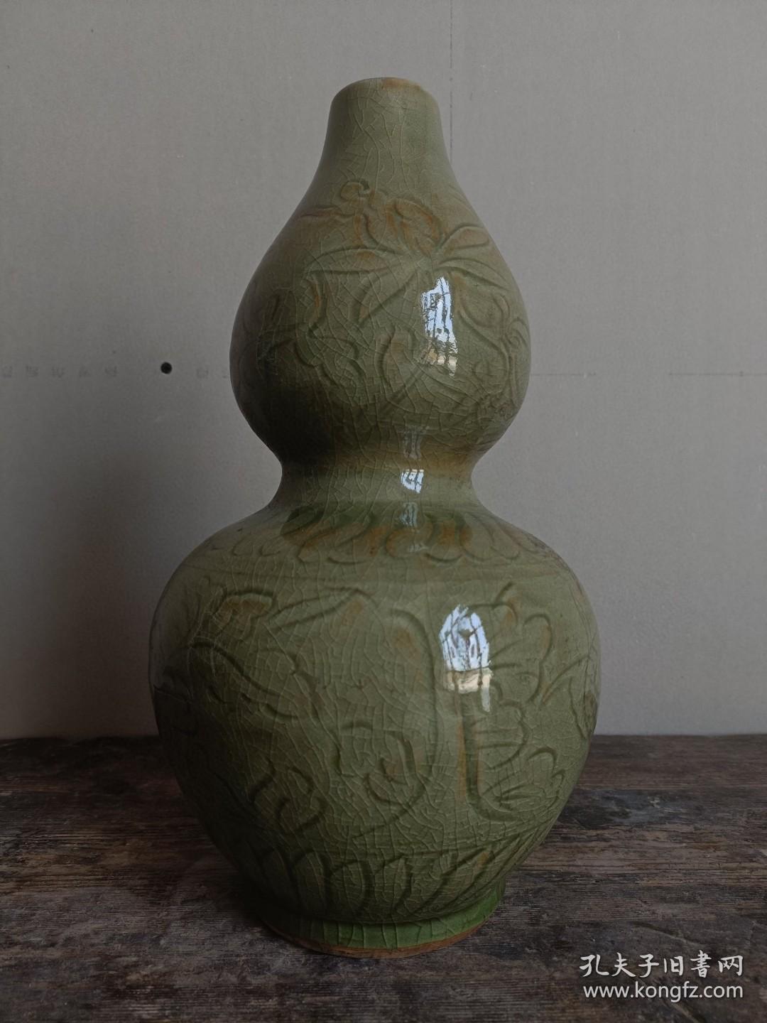 99_宋代龙泉窑葫芦瓶一个，包浆醇厚，器型周正