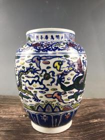 青花盘龙罐一个，纯手工胎，包浆自然厚重，器型独特，画工精细，品相完整