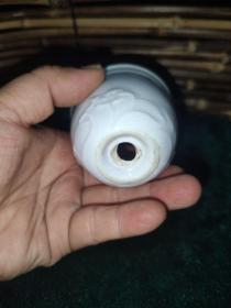 两只很漂亮的迷你花盆小花盆