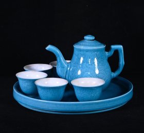 大明成化孔雀蓝釉雕刻龙纹茶具一套，壶11.5×16.杯4.3×6.3.盘2.5×24.5厘米