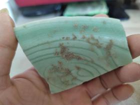 釉水漂亮的明代龙泉窑大盘瓷片标本