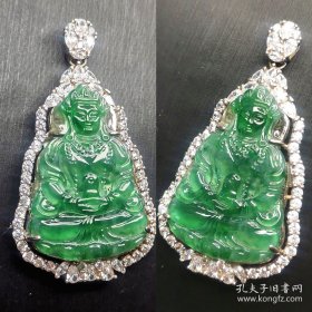 【赔本大酬宾】【尊贵奢华极品】超大4.4*2.2*0.5cm【馆藏级】【天然玻璃种阳绿满绿老坑翡翠】【925银豪华镶嵌】【正装度母】开脸漂亮，种水颜色媲美大型拍卖会上470000000多元成交的翡翠【图5】和清朝皇家翡翠【图6】大大超过商场里8800000元的翡翠小佛】【图7】不是玻璃仿品【图8】不是酸洗充胶仿品【图9】【终生保真】大型拍卖会上千万元成交翡翠很多，我国权威鉴定机构鉴定证书，全球可鉴