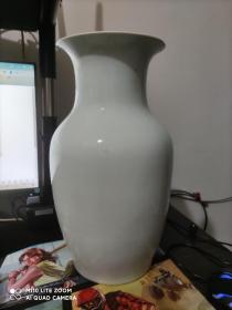 大白瓷花瓶