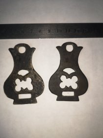 清代铜制饰品，一对花瓶挂件，工艺好很厚实（杂6号）