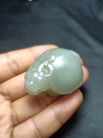 纯天然新疆和田玉手工雕刻龙龟吊坠手把件