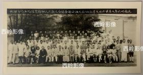 【民国老照片】民国卅六年八月廿六日（1947.08.26）天津亚细亚火油公司全体同人欢送大班郝宝德先生纪念组影— 简介：1903年該司在伦敦注册成立；1911年成立天津分公司，设在当时的麦克瑞银行的楼上（今中国人民银行天津分行），规模最大时有外籍员工20多人、中国员工100多人；此后的20余年，天津一直是亚细亚火油公司在华北地区运输和销售的枢纽（非常罕见珍贵的影像史料）～