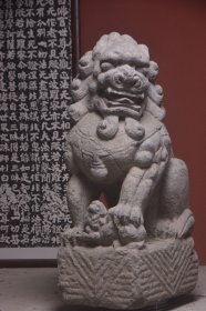 明代工，看家护院～青石【迎门狮】，不议价 尺寸：高98厘米底座宽35厘米 长52厘米