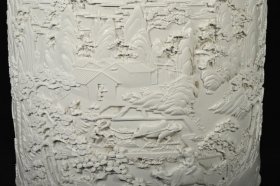 旧藏 清乾隆象牙白釉雕刻山水人物纹笔筒，高24.5×26厘米