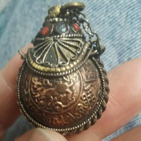 早期收来西藏纯铜藏传工艺打造镶嵌宝石鼻烟壶重16.4克