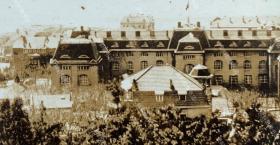 【青岛旧影】抗战时期 从观象山远眺胶澳总督府大楼建筑群及小青岛等风景 原版老照片一枚