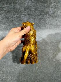 古玩铜器收藏    老虎   工艺精湛   包浆淳厚  型态完整 
材质:铜系列