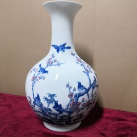 《八喜闹春瓶》大师制作，带编号，高35.底径12.口径11.腹径21