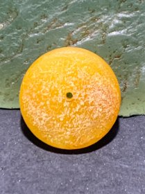 精美原皮随形蜜蜡饼子一个！！