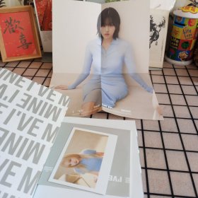 《LOVED IVE韩国女团》3本(读光碟+海报)【品好如图】