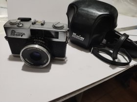 牡丹35A135胶卷照相机，如图目镜坏缺一半，照相功能正