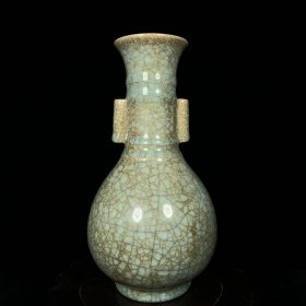 瓷瓶：汝窑冰裂纹贯耳瓶，高22直径11cm