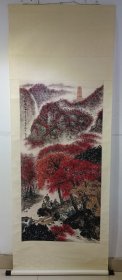 万山红遍魏紫熙1973年画于南京～装裱尺寸223x83cm画心尺寸136x68cm。作品全手工装裱，全手工绘制。品相如图。