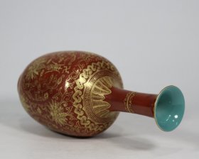 清乾隆年制描金缠枝寿字纹瓶
