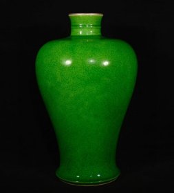 雍正年制款郎绿梅瓶，30000