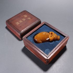 清 御赐田黄石牛摆件