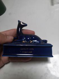 奢侈小鹿造型蓝釉瓷香水瓶