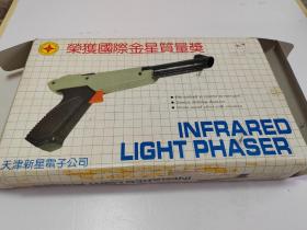 老游戏配件:16 in 1 超级黄金卡+枪型游戏手柄,原盒装,详情见图,按图发货