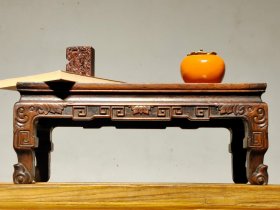 旧藏-花梨木案桌 做工精细 纹理清晰 线条优美 可至于 文房使用 案台摆设 尺寸:高16公分 长40公分 宽21公分。