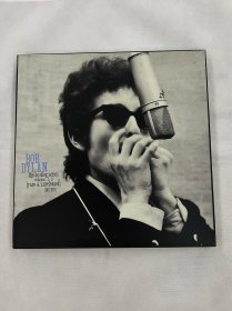 Bob Dylan - The Bootleg Series Volumes 1 - 3 [Rare & Unreleased] 1961-1991，3CD，91年日版首版，大套盒装，鲍勃迪伦，带一张海报和两本册子，海报背面有黄斑点，外壳磨痕，套盒内部无海绵已脱落，盘面轻微痕迹
