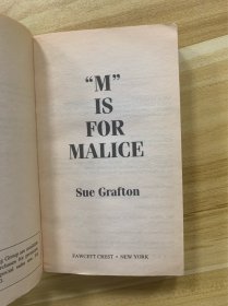 M IS FOR MALICE 恶意 恶行  SUE GRAFTON作品  推理小说女王 字母天后 字母谜案系列 Sue Grafton 苏•格拉夫顿作品  英文原版 1998年 美品